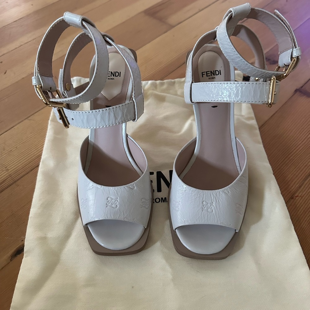 Fendi white patent cork heel - Picture 5 of 9